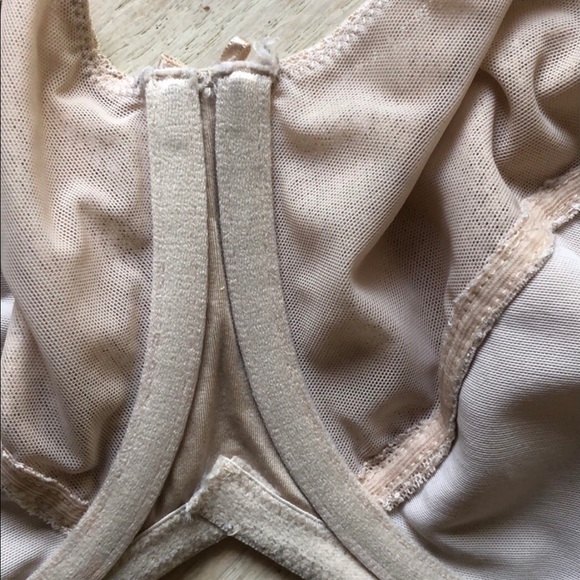 Lilyette Nude minimizer jacquard unpadded underwire bra - Picture 4 of 9